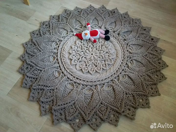 Ковер вязаный ручной работы