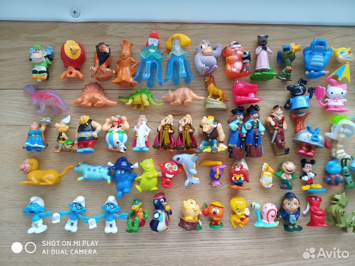 Игрушки из киндер-сюрприза, смурфики и обмен