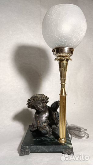 Настольная лампа