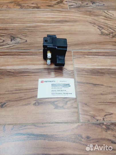 Блок клапанов пневмоподвески BMW 5er Touring E61