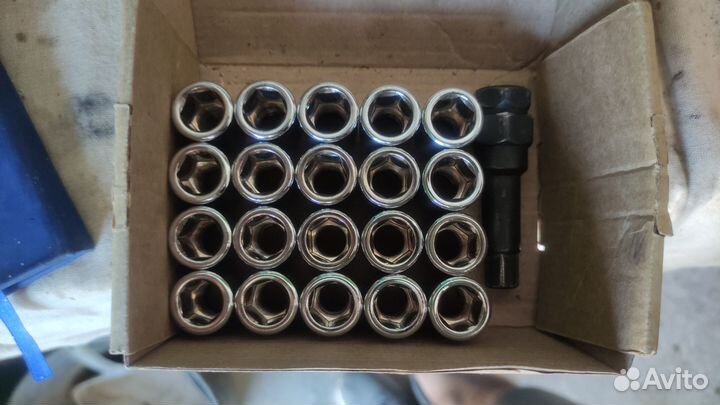 Колесные гайки под внутренний шестигранник