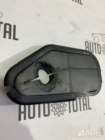 Пыльник левый Bmw 745 E65 N62B44 2004