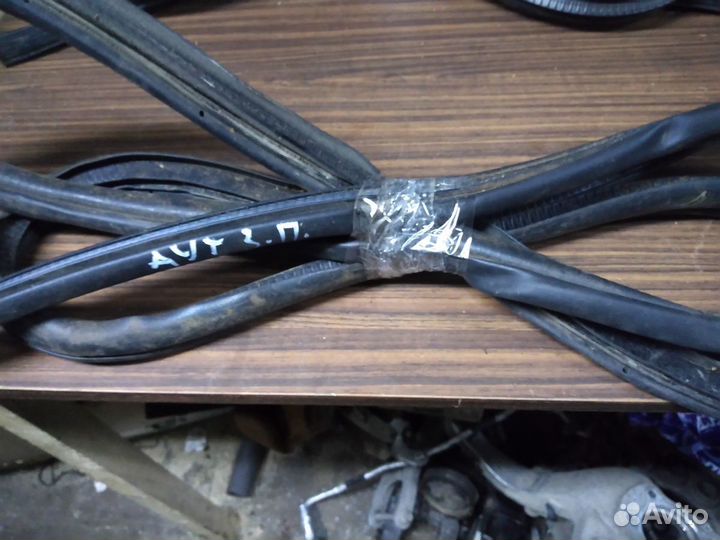 Уплотнитель дверного проема Mitsubishi Outlander 3