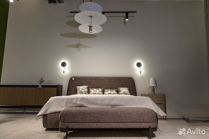 Кровать двуспальная Грамерс 180х200 в наличии