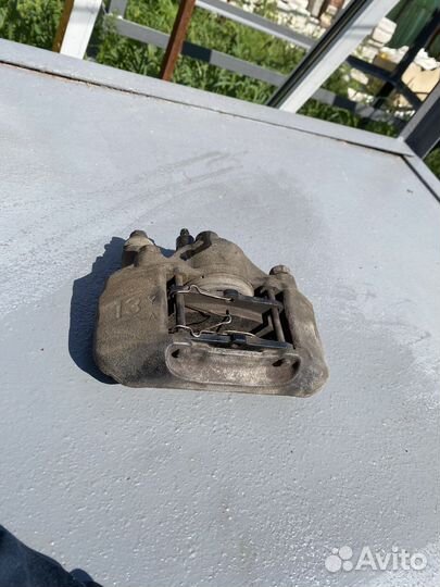 Суппорд перелний левый Mazda Demio 1997 dw3w