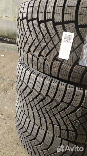 Pirelli Ice Zero FR 245/45 R19 102H