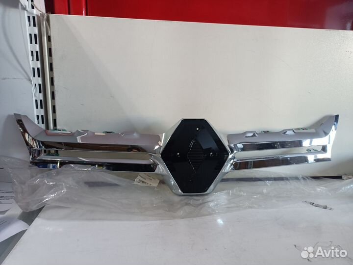 Накладка на решетку радиатора Renault Duster