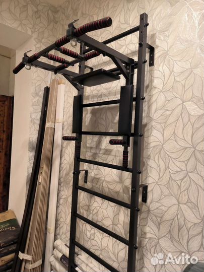 Шведская стенка с турником и брусьями