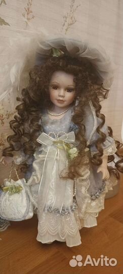 Кукла фарфоровая
