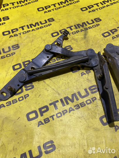 Петли крышки багажника Audi 80 B3