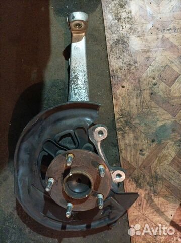 Кулак передний Lexus IS250