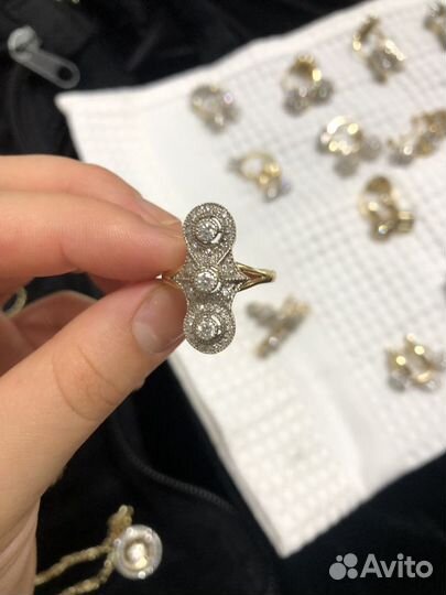 Золотые серьги с бриллиантами