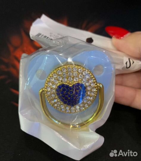 Соска со стразами