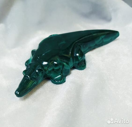 Фигура крокодила из малахита