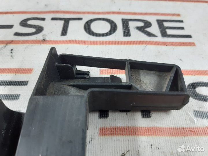 Крепление радиатора Bmw X5 E53 M54B30 2005