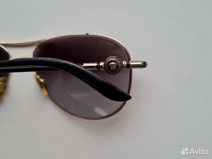 Солнцезащитные очки versace