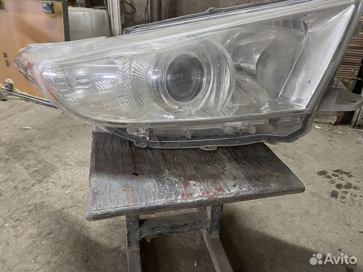 Фара Toyota highlander