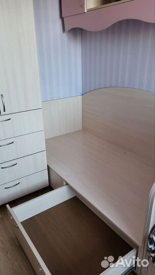 Мебель в детскую(шкаф,кровать,нависные полки)бу