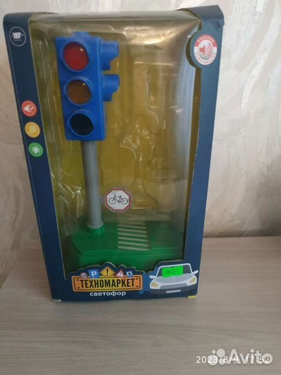 Светофор (игрушка на батарейках)