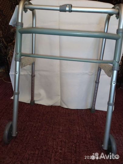 Ходунки для взрослых на колесах