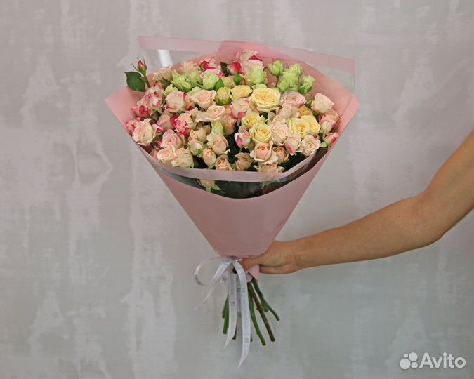 Букет из 15 высоких кустовых роз (Кения) 60-70 см