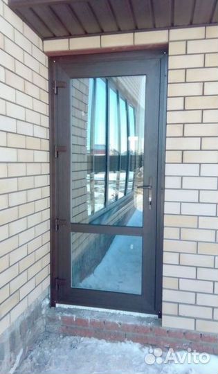 Пластиковая дверь / входная группа