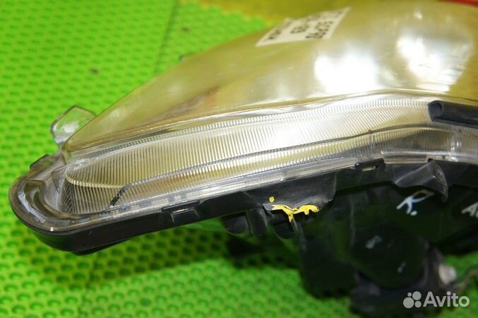 Фара Toyota Vitz