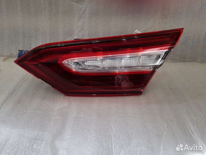 Toyota Camry V70 фонарь задний правый на крышку