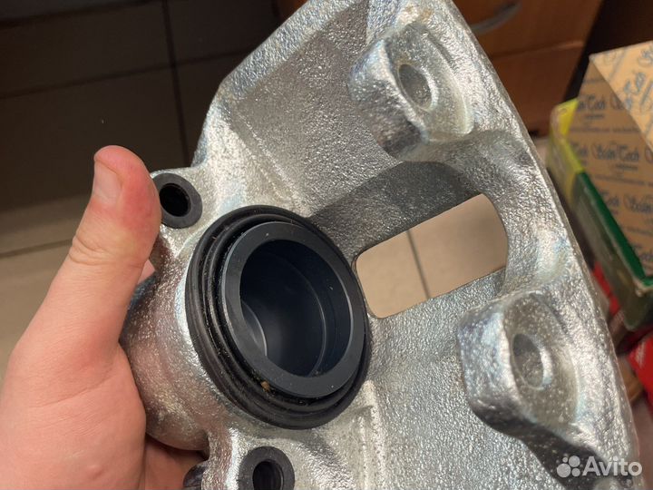 Суппорт передний левый vw t5 NK 2147245
