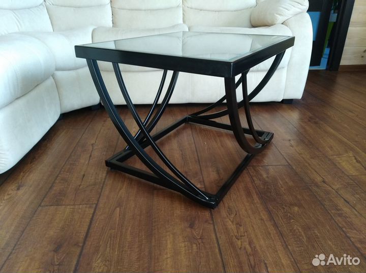 Журнальный столик