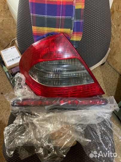 Задний левый фонарь mercedes 211