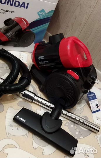 Пылесос Hyundai с контейнером для сбора пыли