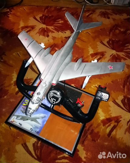 Демонстрационная модель самолёта Ту-16 с штурвалом