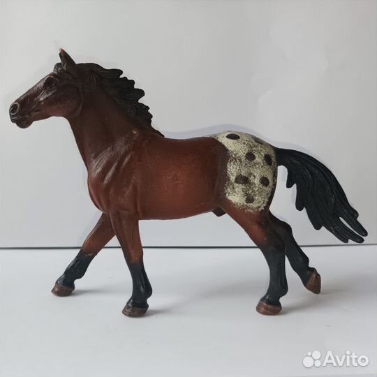 Коллекционные фигурки лошадей