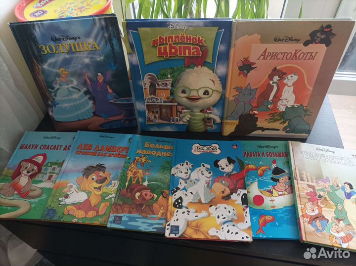 Много книг от Уолта Диснея
