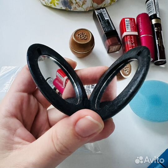 Набор косметики в косметичке