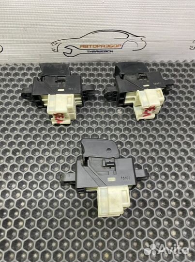 Кнопка стеклоподъемника Nissan Skyline V35