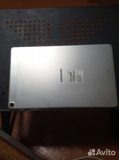 Планшет Samsung T515 с оригинальным чехлом книжкой