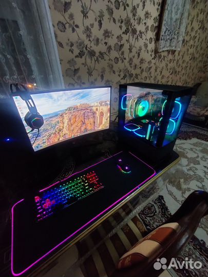 Игровой компьютер с монитором