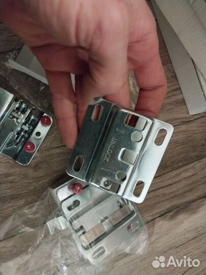 Мебельная фурнитура навесы