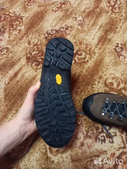 Горные ботинки