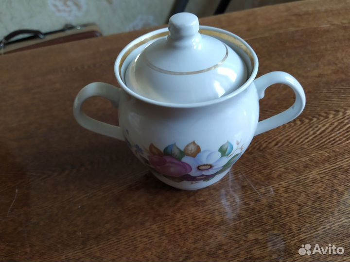 Фаянсовые тарелки