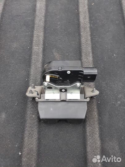 Замок крышки багажника Кия Соренто 2 XM