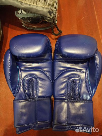 Боксерские перчатки, шлем, снарядки green hill