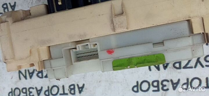 Блок предохранителей салонный Mitsubishi Legnum