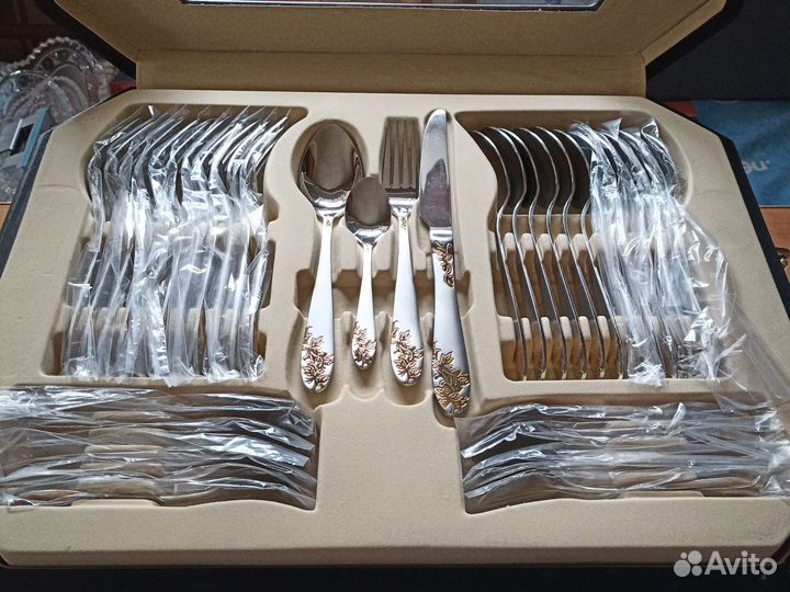 Набор столовых приборов на 12 персон