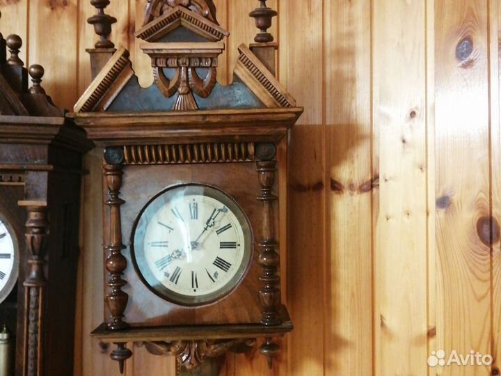 Старинные настенные часы с боем
