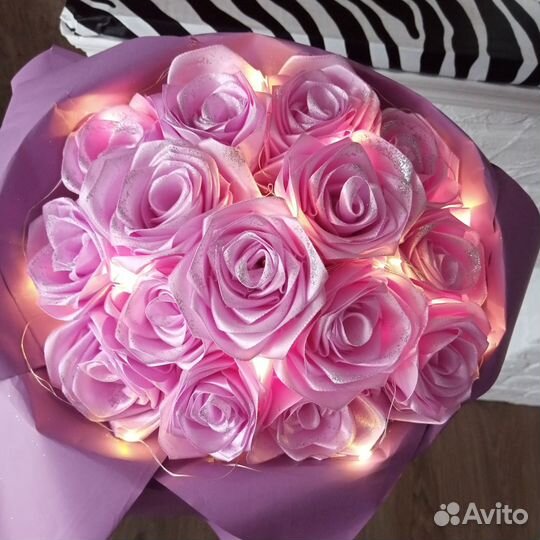 Розы из атласных лент