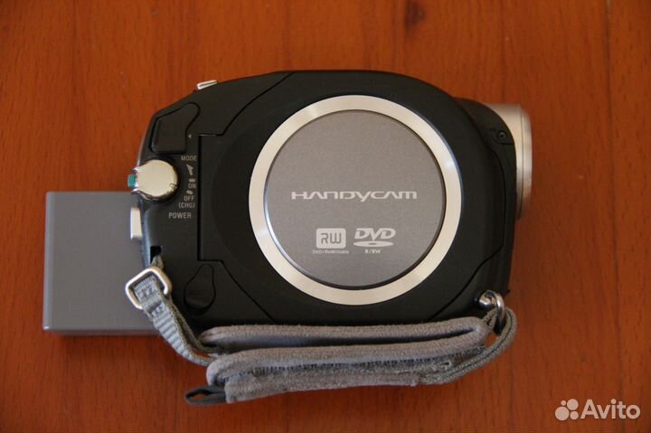 Видеокамера Sony DCR-DVD202E