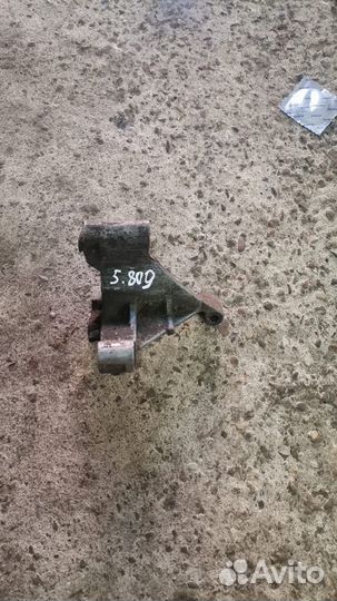 Кронштейн гур 028145521D Golf 3